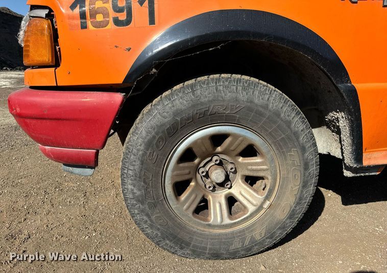 image for item DT2038 1995 Ford Ranger XL pickup truck