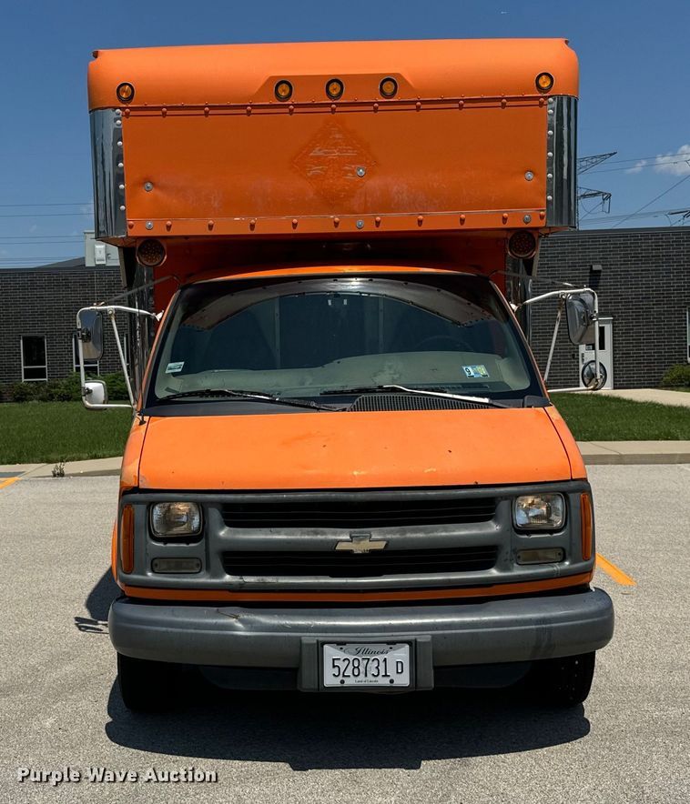 image for item DV5823 1997 Chevrolet  3500 box truck