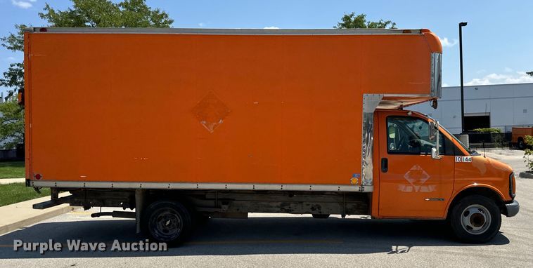 image for item DV5823 1997 Chevrolet  3500 box truck