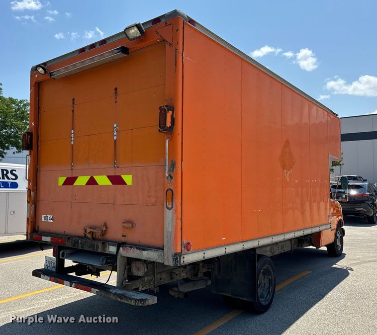 image for item DV5823 1997 Chevrolet  3500 box truck