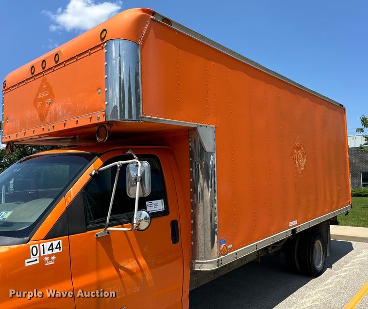 image for item DV5823 1997 Chevrolet  3500 box truck