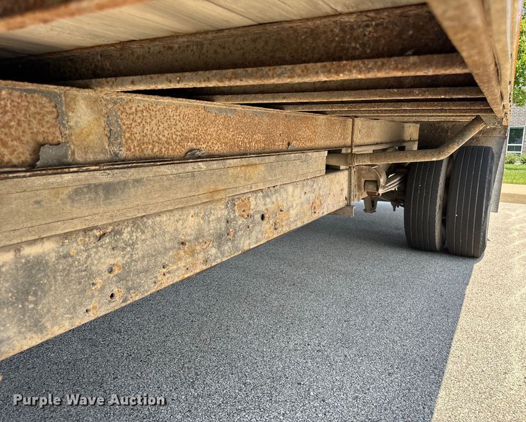 image for item DV5823 1997 Chevrolet  3500 box truck