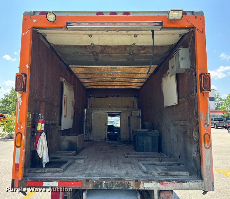 image for item DV5823 1997 Chevrolet  3500 box truck