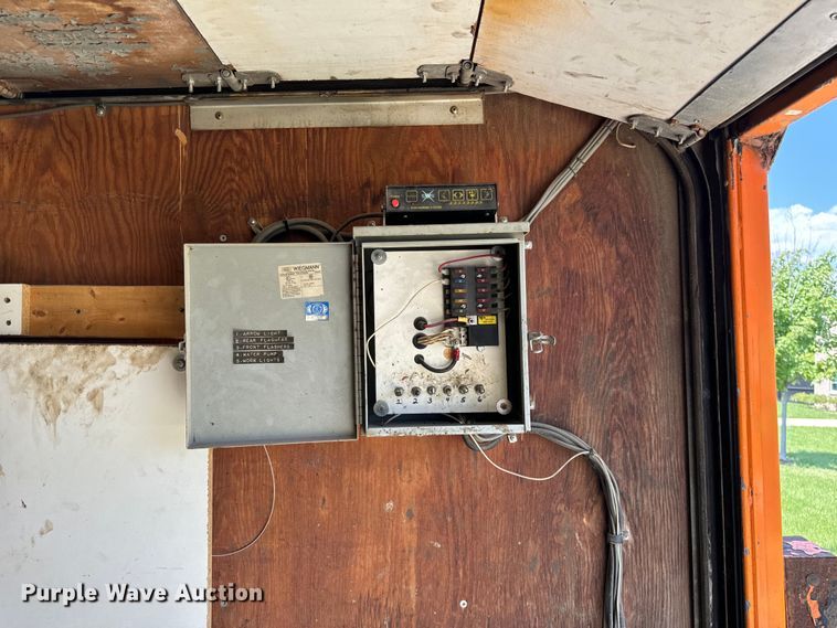 image for item DV5823 1997 Chevrolet  3500 box truck