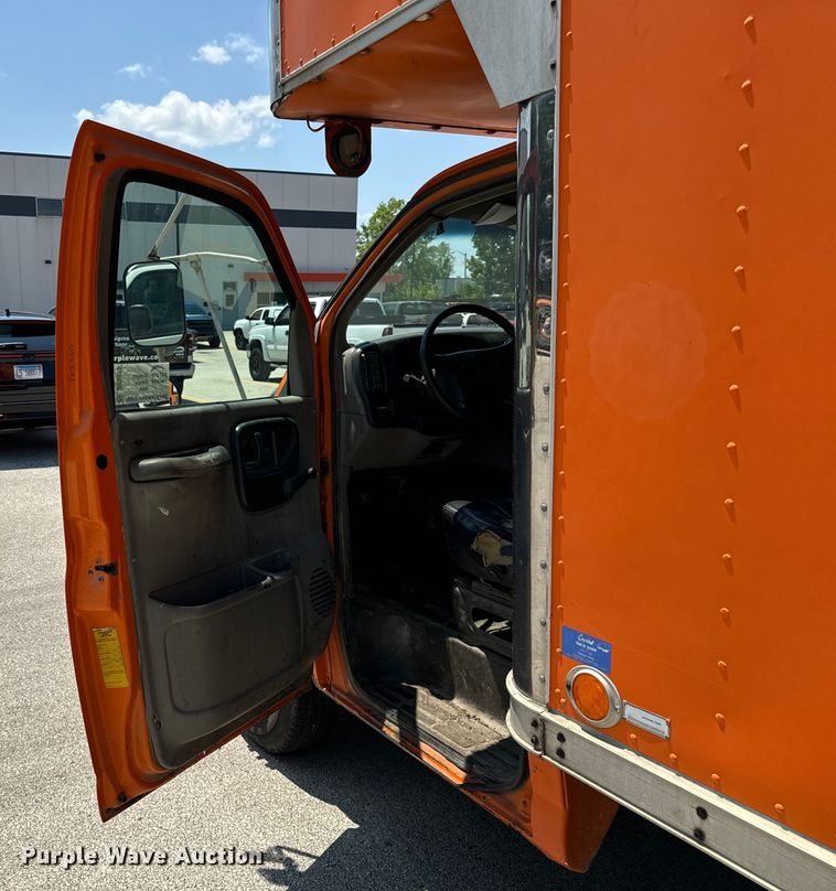 image for item DV5823 1997 Chevrolet  3500 box truck