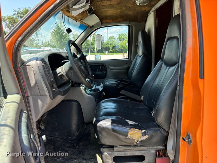 image for item DV5823 1997 Chevrolet  3500 box truck