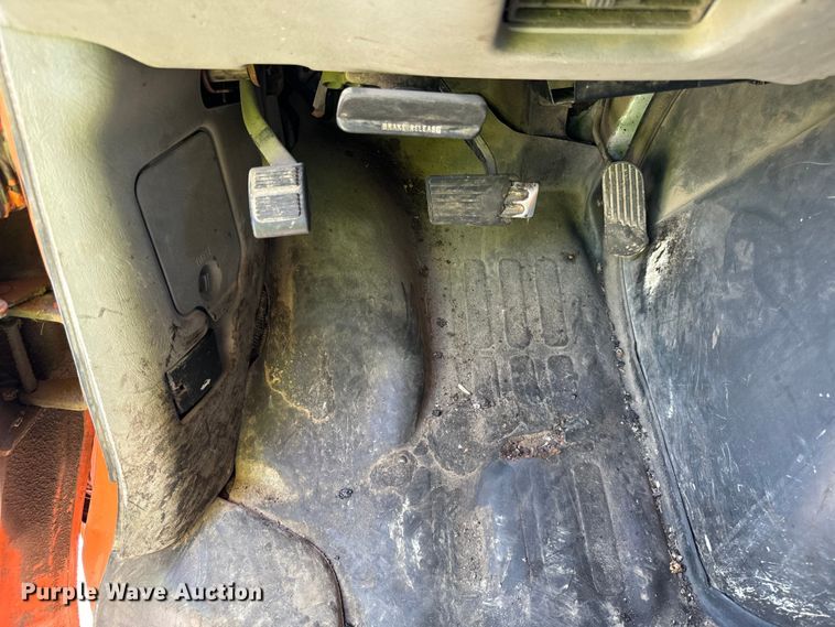 image for item DV5823 1997 Chevrolet  3500 box truck