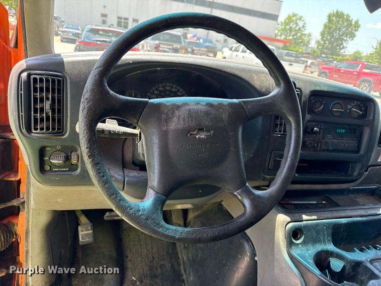 image for item DV5823 1997 Chevrolet  3500 box truck