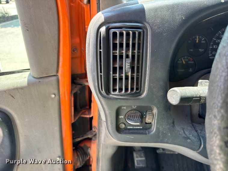 image for item DV5823 1997 Chevrolet  3500 box truck