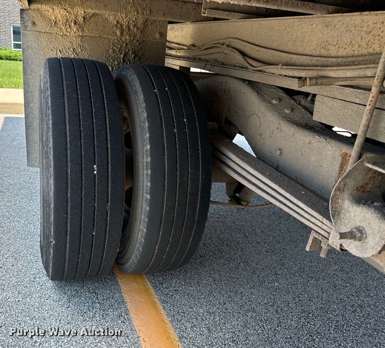 image for item DV5823 1997 Chevrolet  3500 box truck