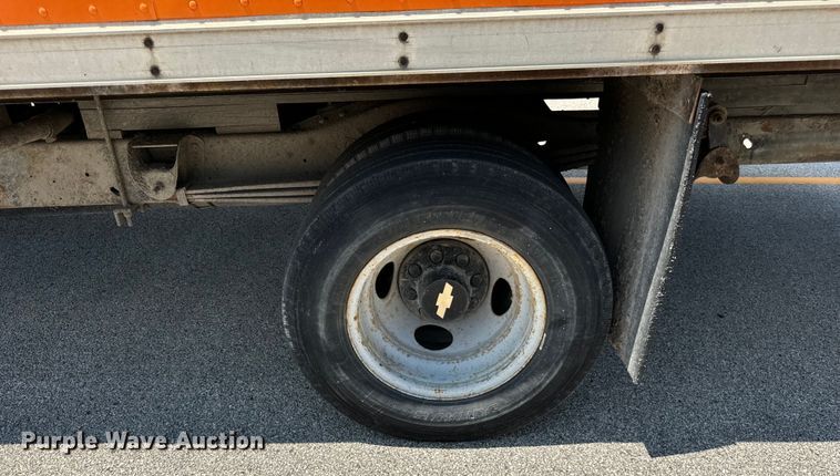 image for item DV5823 1997 Chevrolet  3500 box truck