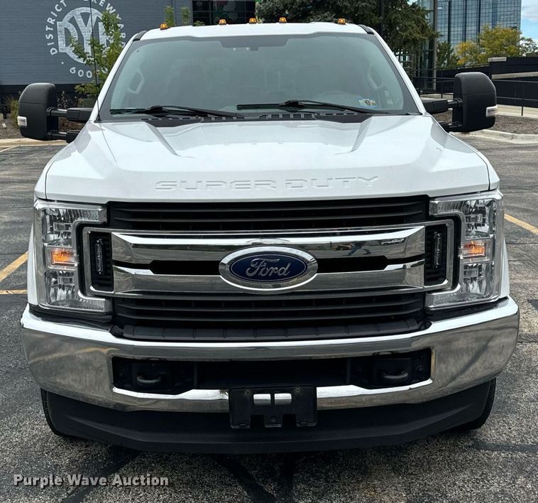 image for item DV5949 2019 Ford  F350 Super Duty XL Crew Cab pickup truck