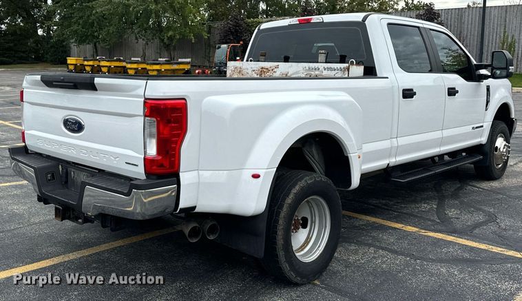 image for item DV5949 2019 Ford  F350 Super Duty XL Crew Cab pickup truck