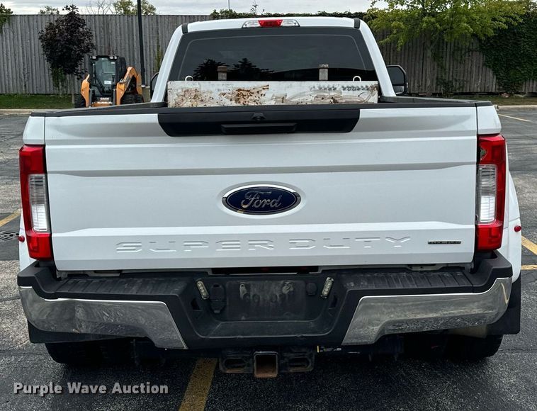 image for item DV5949 2019 Ford  F350 Super Duty XL Crew Cab pickup truck