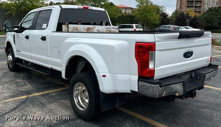 image for item DV5949 2019 Ford  F350 Super Duty XL Crew Cab pickup truck