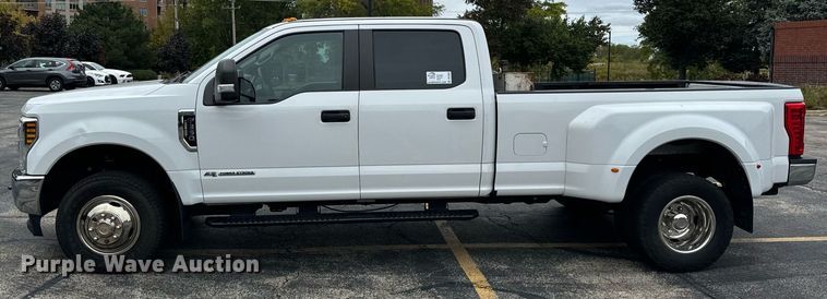 image for item DV5949 2019 Ford  F350 Super Duty XL Crew Cab pickup truck