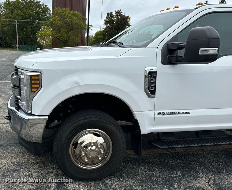 image for item DV5949 2019 Ford  F350 Super Duty XL Crew Cab pickup truck