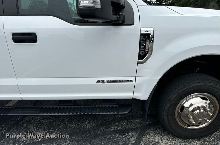 image for item DV5949 2019 Ford  F350 Super Duty XL Crew Cab pickup truck