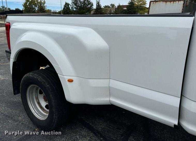 image for item DV5949 2019 Ford  F350 Super Duty XL Crew Cab pickup truck