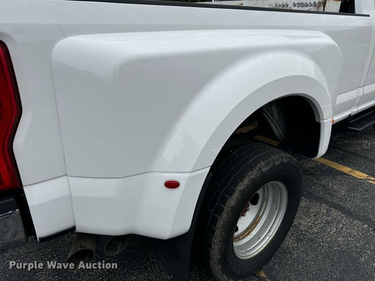 image for item DV5949 2019 Ford  F350 Super Duty XL Crew Cab pickup truck