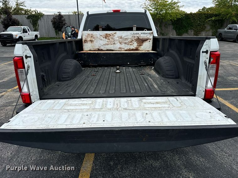 image for item DV5949 2019 Ford  F350 Super Duty XL Crew Cab pickup truck