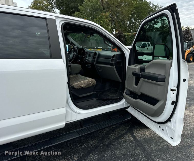 image for item DV5949 2019 Ford  F350 Super Duty XL Crew Cab pickup truck