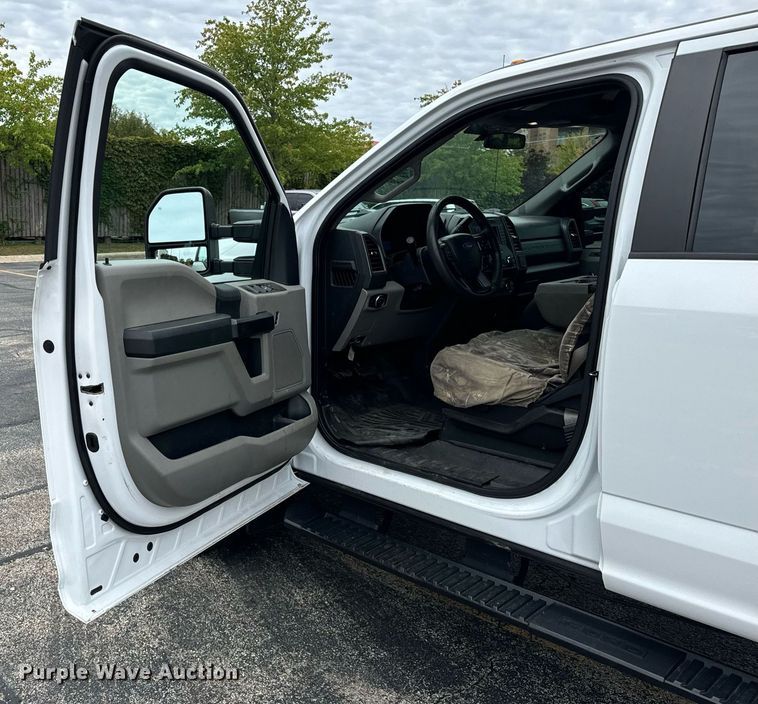 image for item DV5949 2019 Ford  F350 Super Duty XL Crew Cab pickup truck