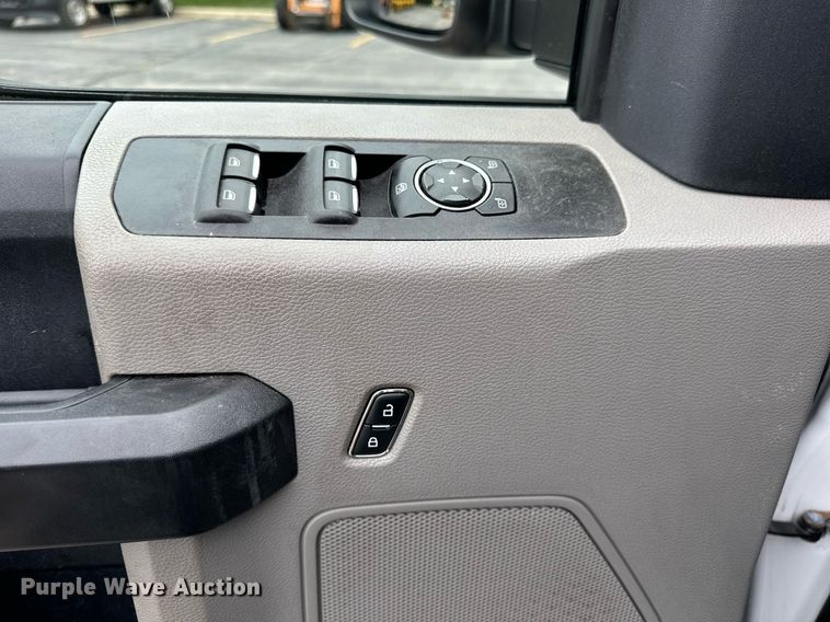 image for item DV5949 2019 Ford  F350 Super Duty XL Crew Cab pickup truck