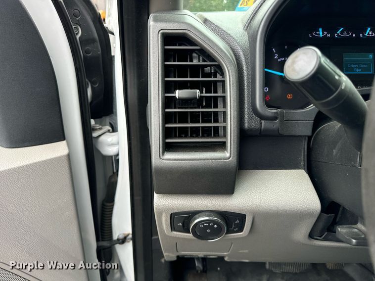 image for item DV5949 2019 Ford  F350 Super Duty XL Crew Cab pickup truck