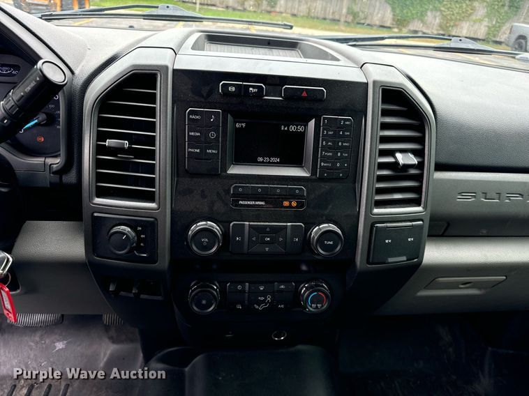 image for item DV5949 2019 Ford  F350 Super Duty XL Crew Cab pickup truck