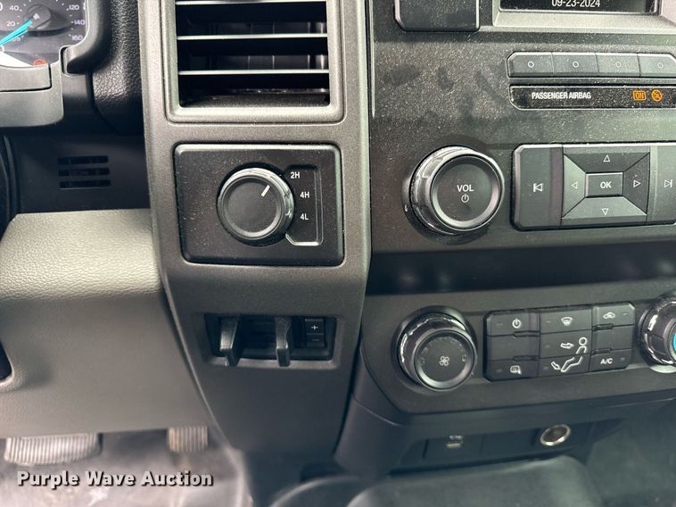 image for item DV5949 2019 Ford  F350 Super Duty XL Crew Cab pickup truck