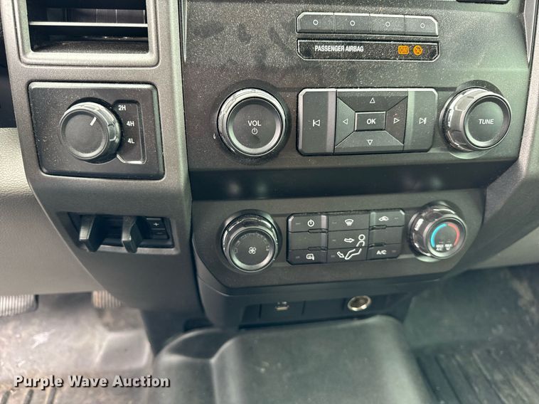 image for item DV5949 2019 Ford  F350 Super Duty XL Crew Cab pickup truck