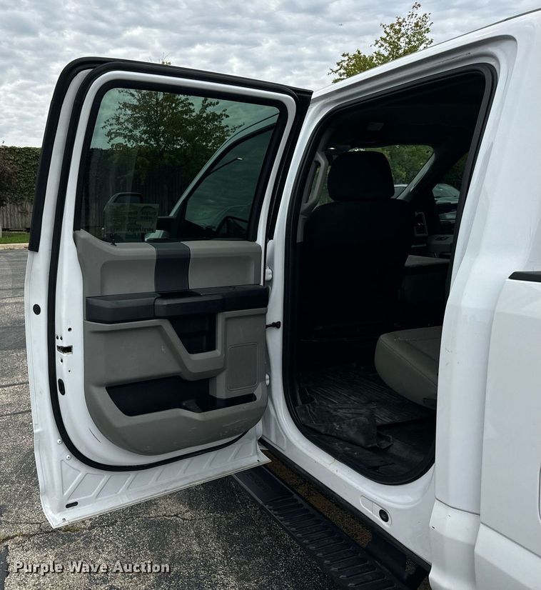 image for item DV5949 2019 Ford  F350 Super Duty XL Crew Cab pickup truck