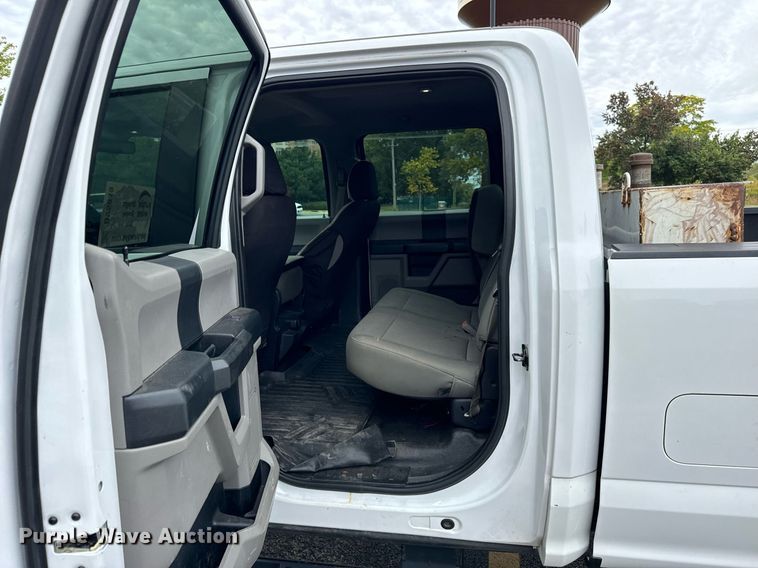 image for item DV5949 2019 Ford  F350 Super Duty XL Crew Cab pickup truck