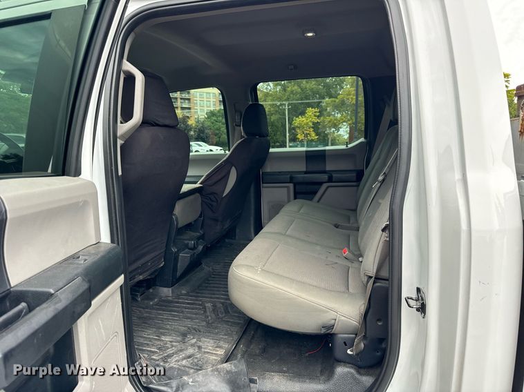 image for item DV5949 2019 Ford  F350 Super Duty XL Crew Cab pickup truck