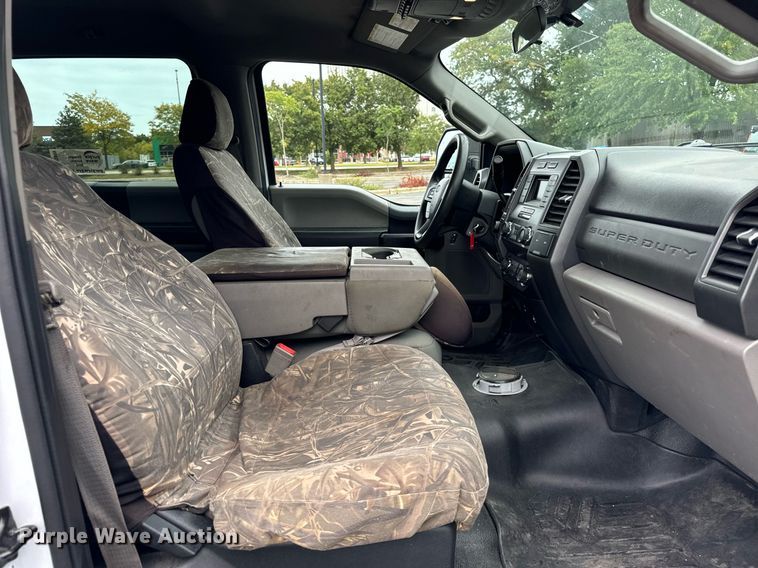 image for item DV5949 2019 Ford  F350 Super Duty XL Crew Cab pickup truck