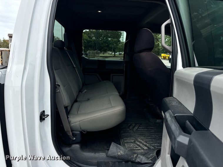 image for item DV5949 2019 Ford  F350 Super Duty XL Crew Cab pickup truck