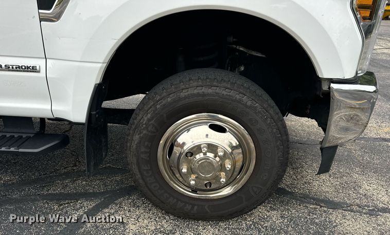 image for item DV5949 2019 Ford  F350 Super Duty XL Crew Cab pickup truck