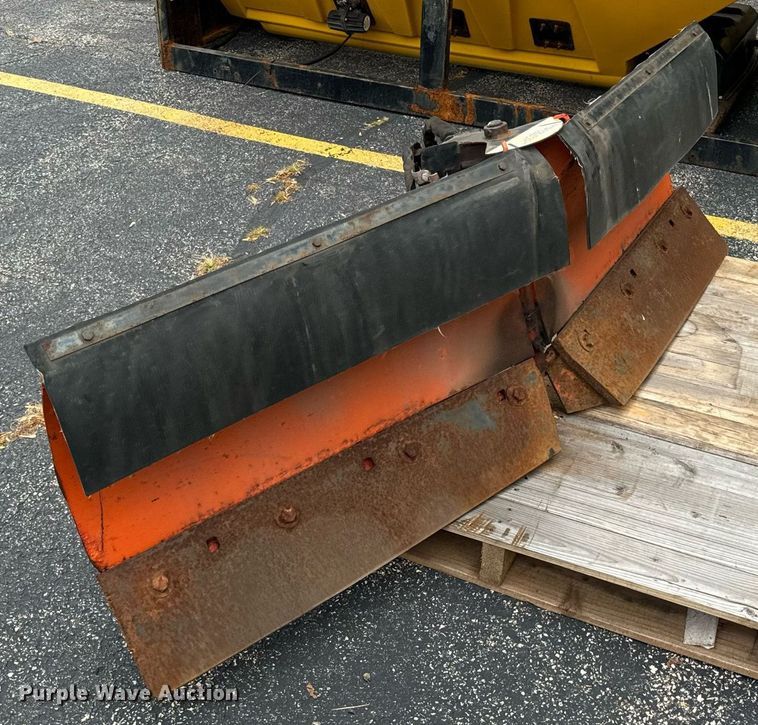 image for item DV5953 Kubota  V4291 snow plow