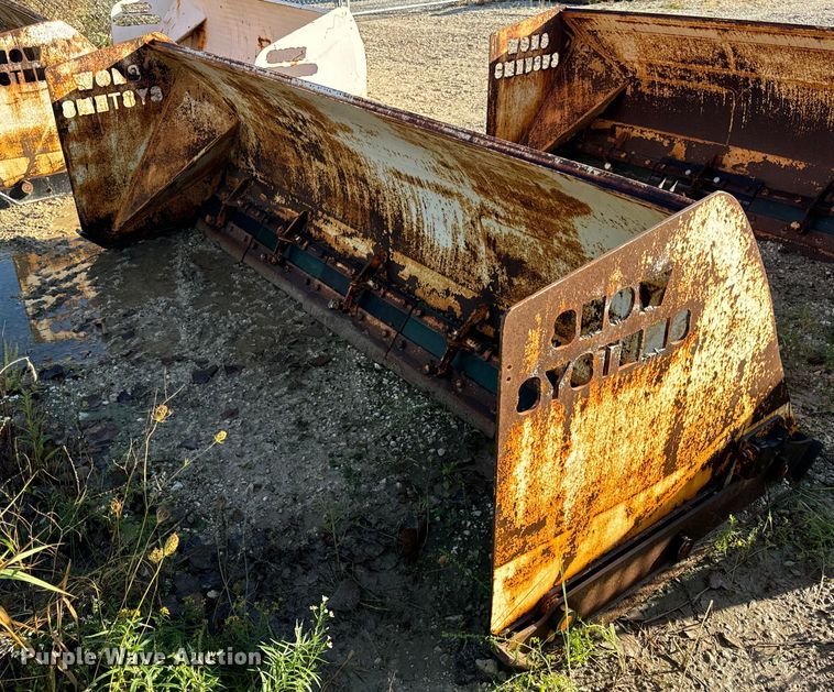 image for item DV5968 ProTech  IS10S skid steer snow pusher