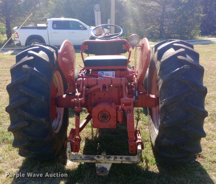 image for item DW0753 1955 International Harvester Utility 300 tractor