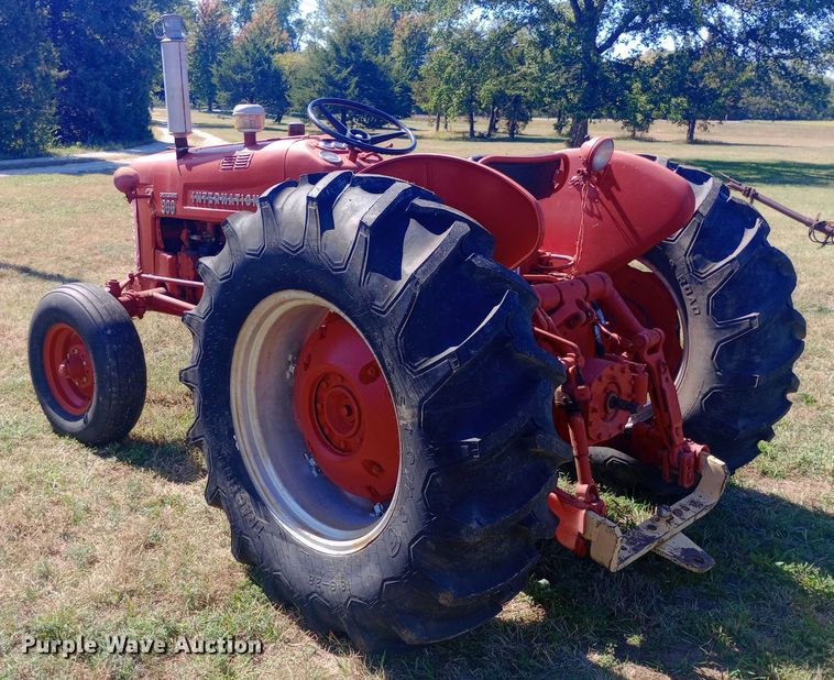 image for item DW0753 1955 International Harvester Utility 300 tractor