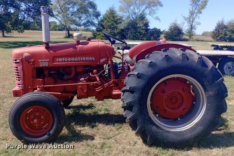 image for item DW0753 1955 International Harvester Utility 300 tractor