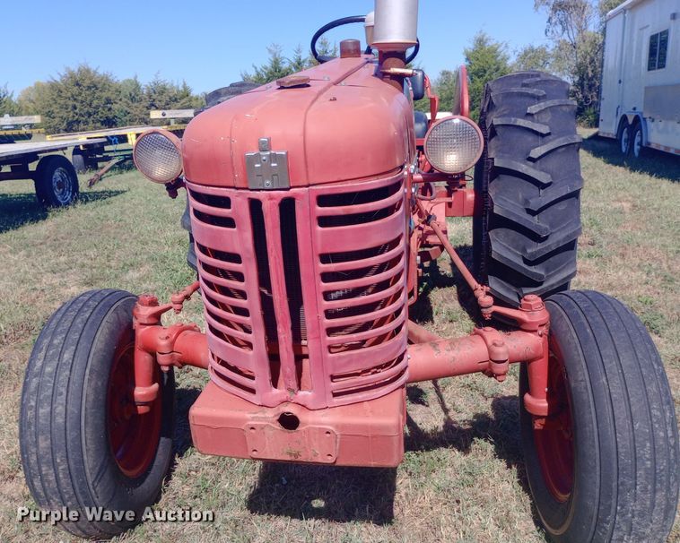 image for item DW0753 1955 International Harvester Utility 300 tractor