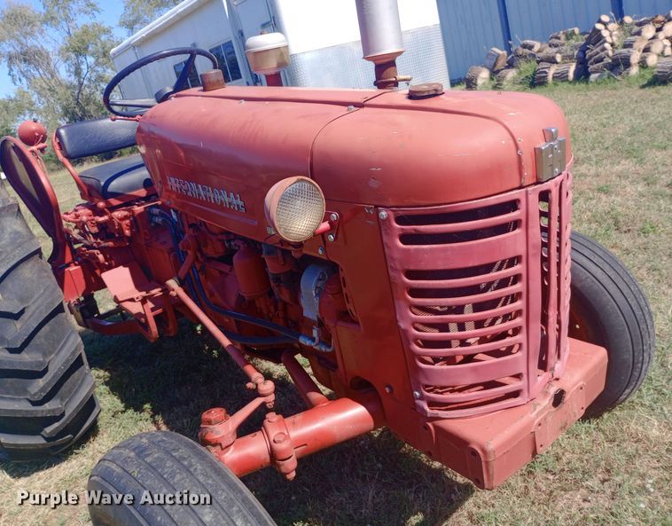 image for item DW0753 1955 International Harvester Utility 300 tractor