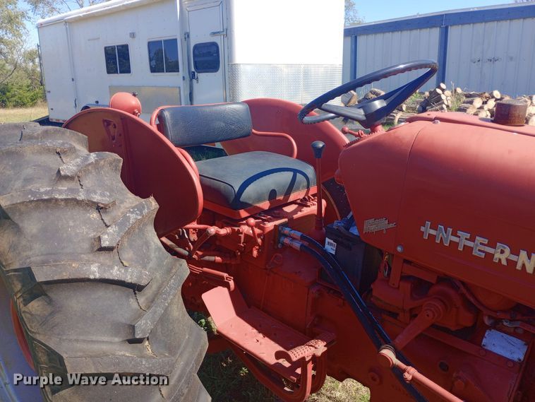 image for item DW0753 1955 International Harvester Utility 300 tractor