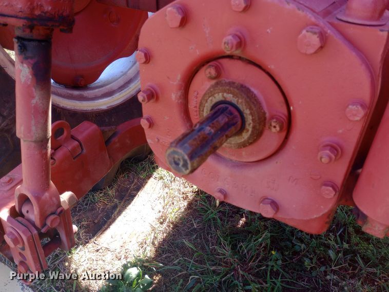 image for item DW0753 1955 International Harvester Utility 300 tractor