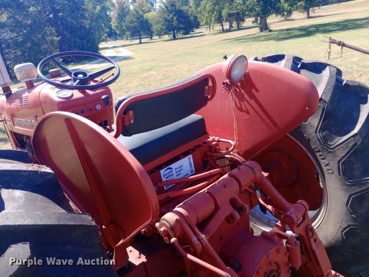 image for item DW0753 1955 International Harvester Utility 300 tractor