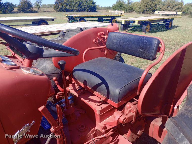 image for item DW0753 1955 International Harvester Utility 300 tractor