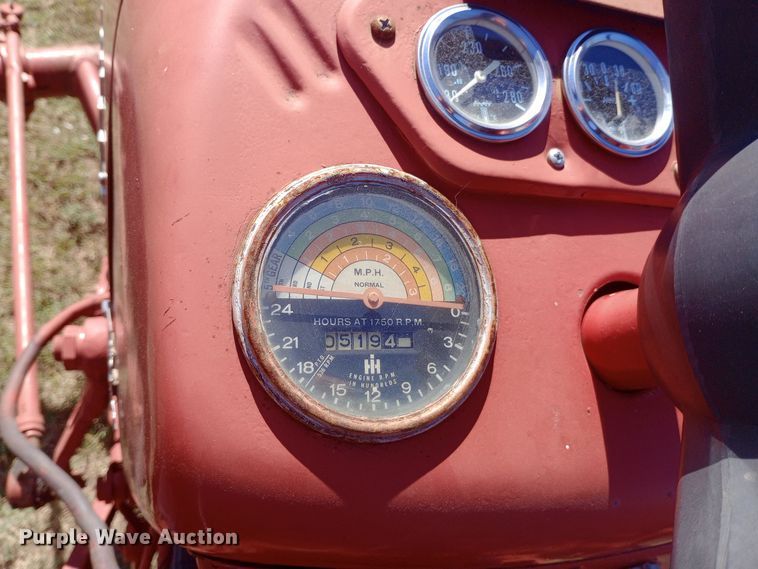 image for item DW0753 1955 International Harvester Utility 300 tractor